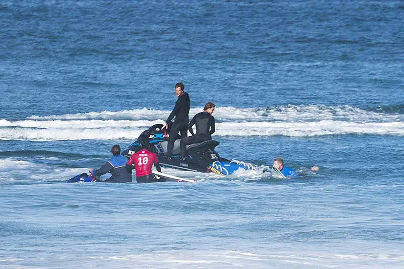 Shark scare halts Mick Fanning and Gabriel Medina