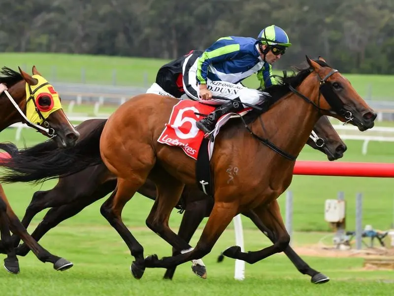 Cloudbreaker wins at Sandown.