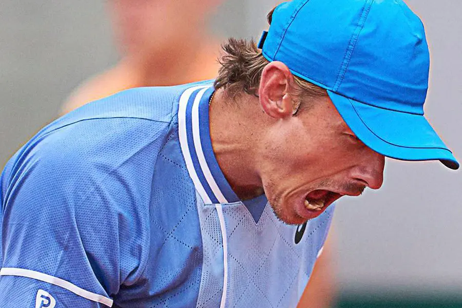 Alex De Minaur advances to round 16 of French Open