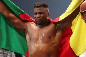 Francis Ngannou defeats Renan Ferreira